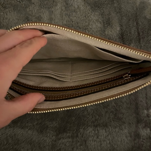Dooney and Bourke wristlet - Picture 3 of 4